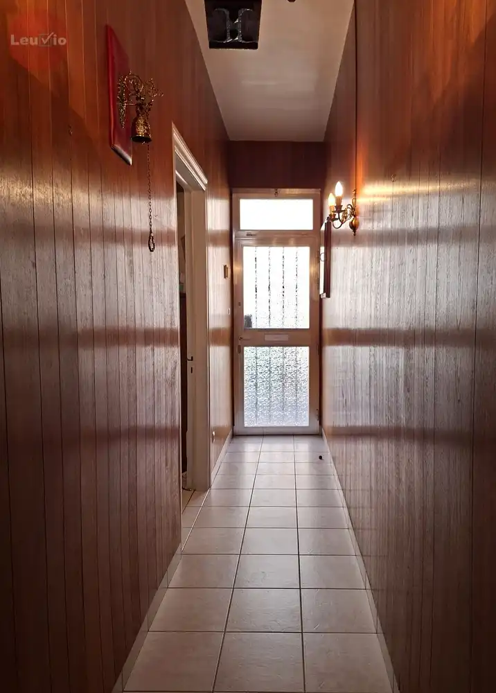 Goed gelegen woning // 2 slaapkamers + zolder om af te werken foto 9