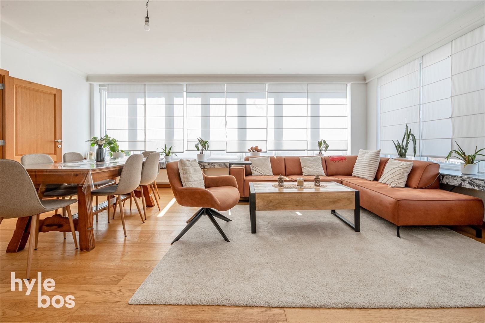 Instapklaar 2 slaapkamer appartement met garage foto 3