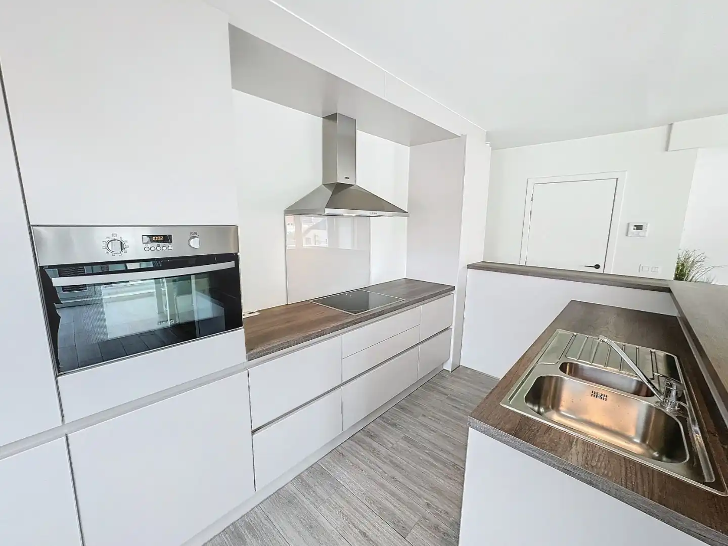 Ruim en modern appartement met 2 slaapkamers vlakbij het station in Knokke-Heist foto 3
