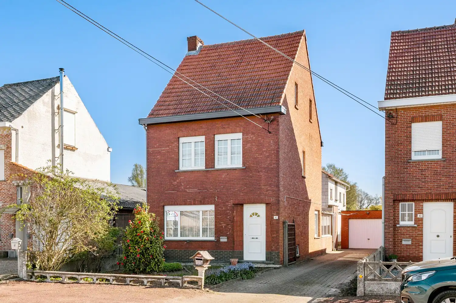 Te renoveren woning met garage en diepe tuin. foto 3
