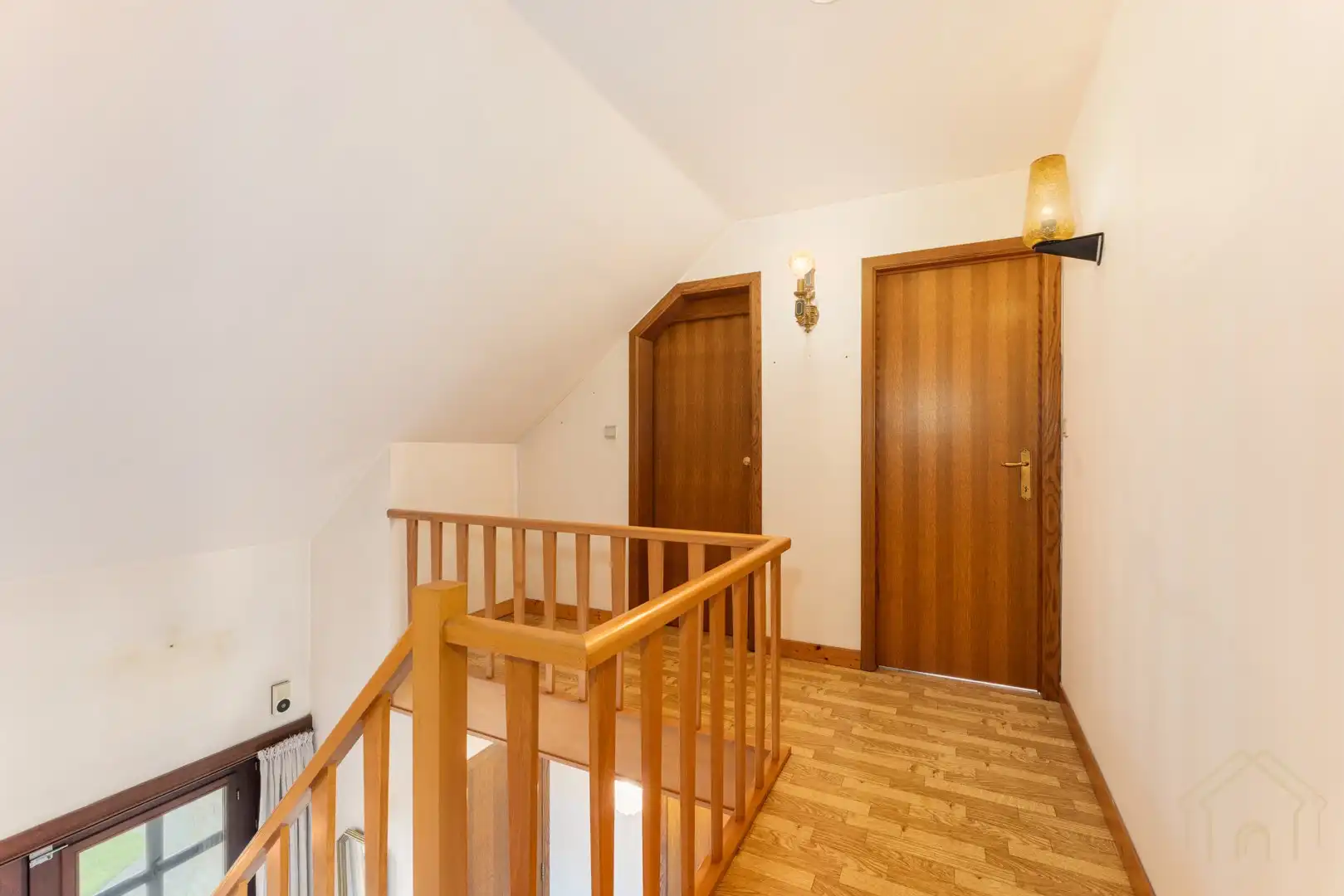 Vrijstaande woning met zonnige tuin en veel potentieel in rustige straat te Wevelgem foto 11