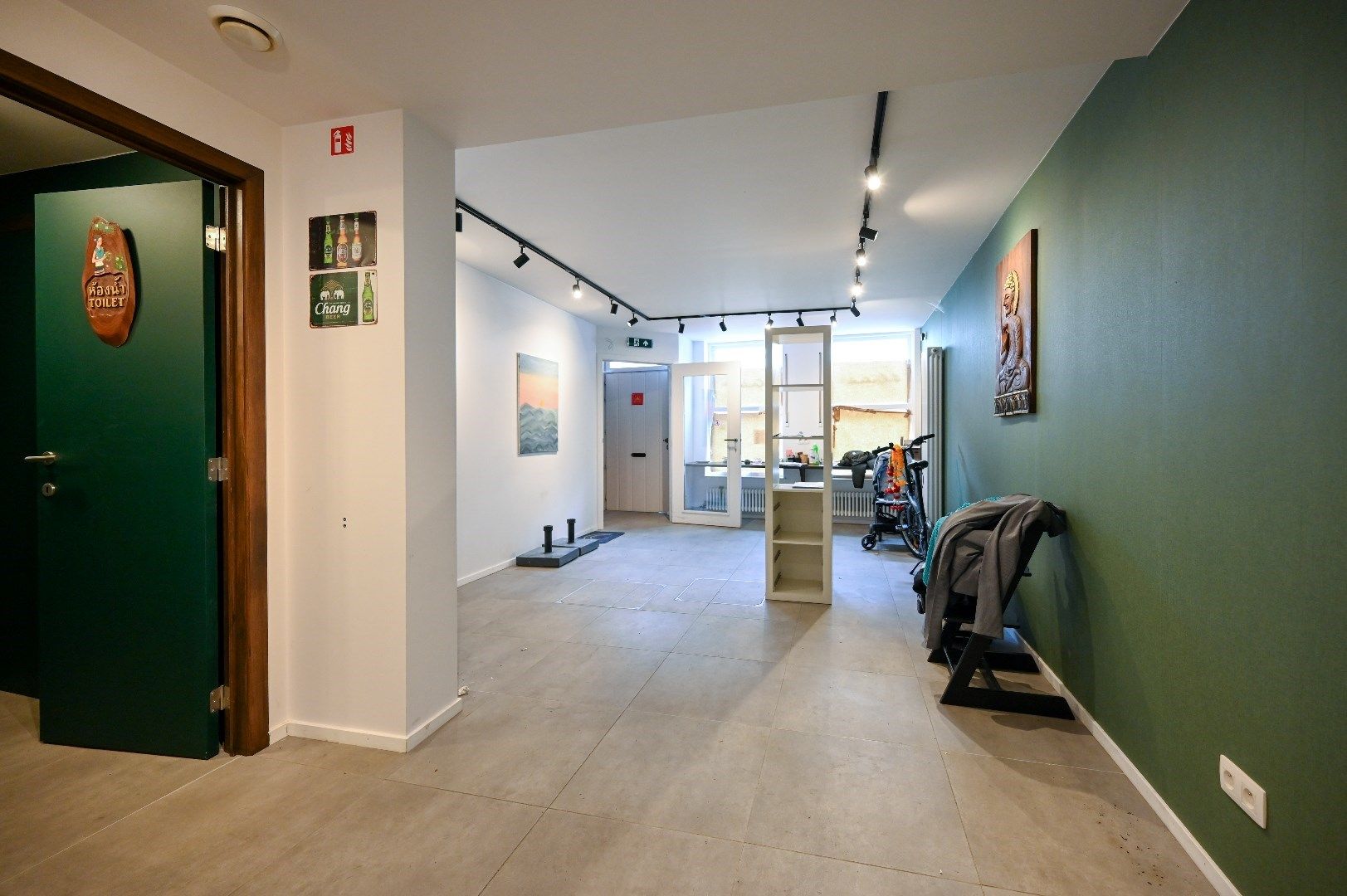 Handelshuis met afzonderlijke woonst op commerciële toplocatie foto 4