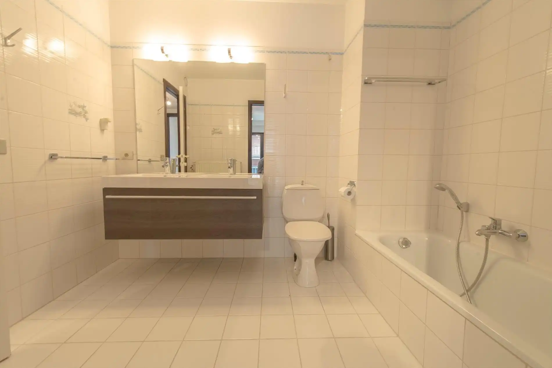 Ruim appartement  gelegen op de Kustlaan tussen het Lichttorenplein en het Driehoeksplein. foto 15