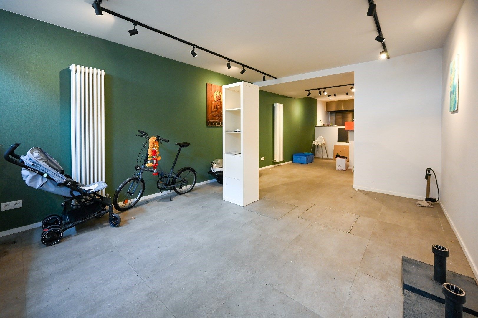 Handelshuis met afzonderlijke woonst op commerciële toplocatie foto 2
