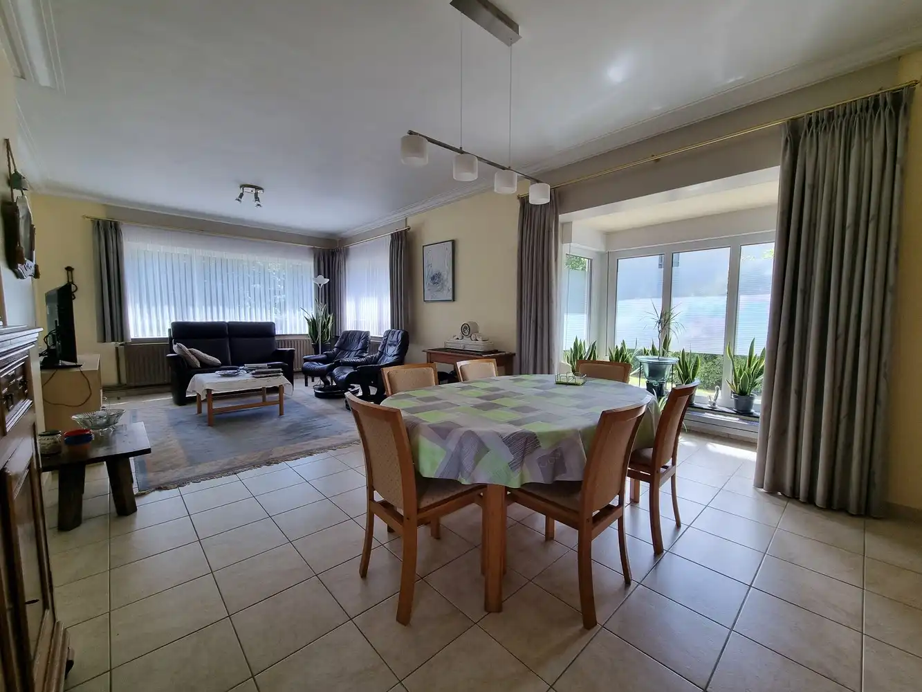 Zeer ruime, instapklare woning met 4 slpks op een prachtig perceel van 16a33ca foto 5