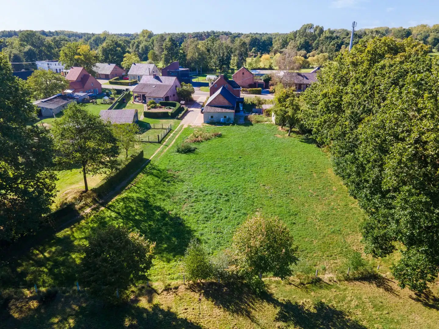 Vrijstaande woning op een ruim perceel van 3.330 m² met prachtig groen uitzicht en tal van mogelijkheden foto 34