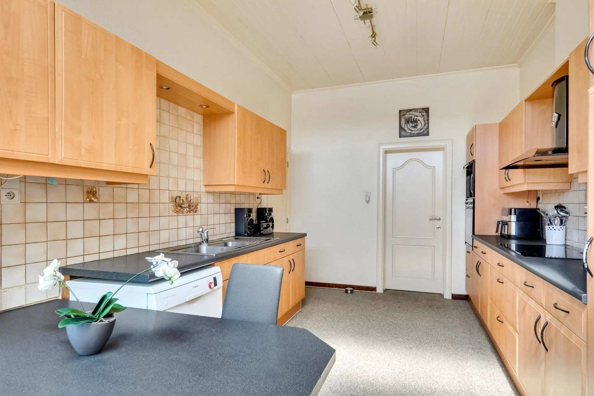 Halfopen bebouwing met 3 slaapkamers, tuin en garage in Velm foto 8