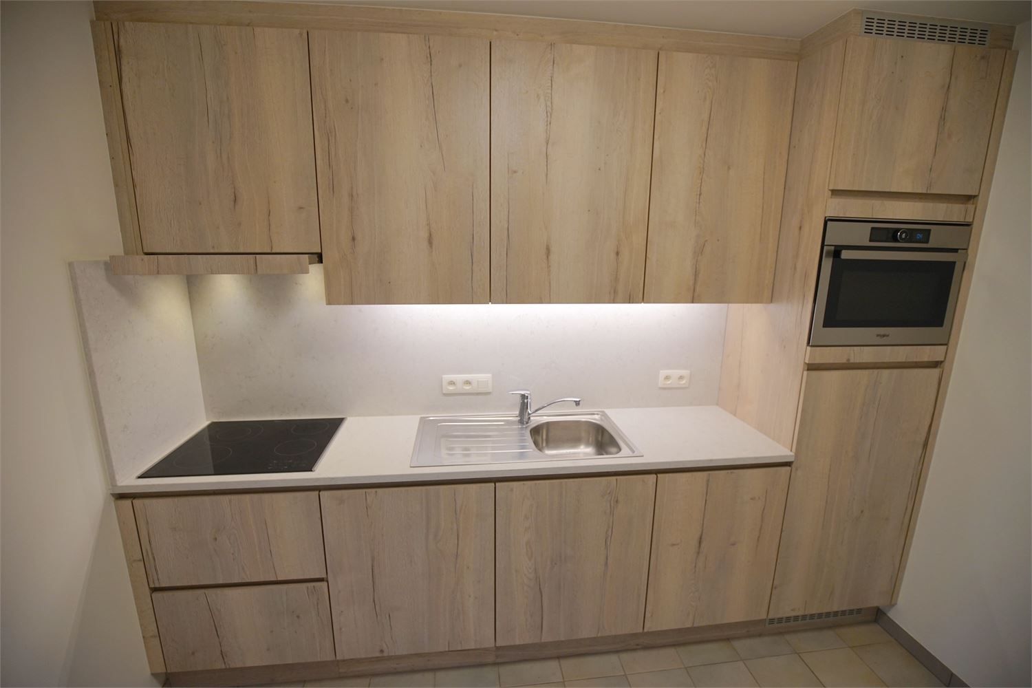 Ruim vernieuwd appartement op TOPLOCATIE met garage! foto 4