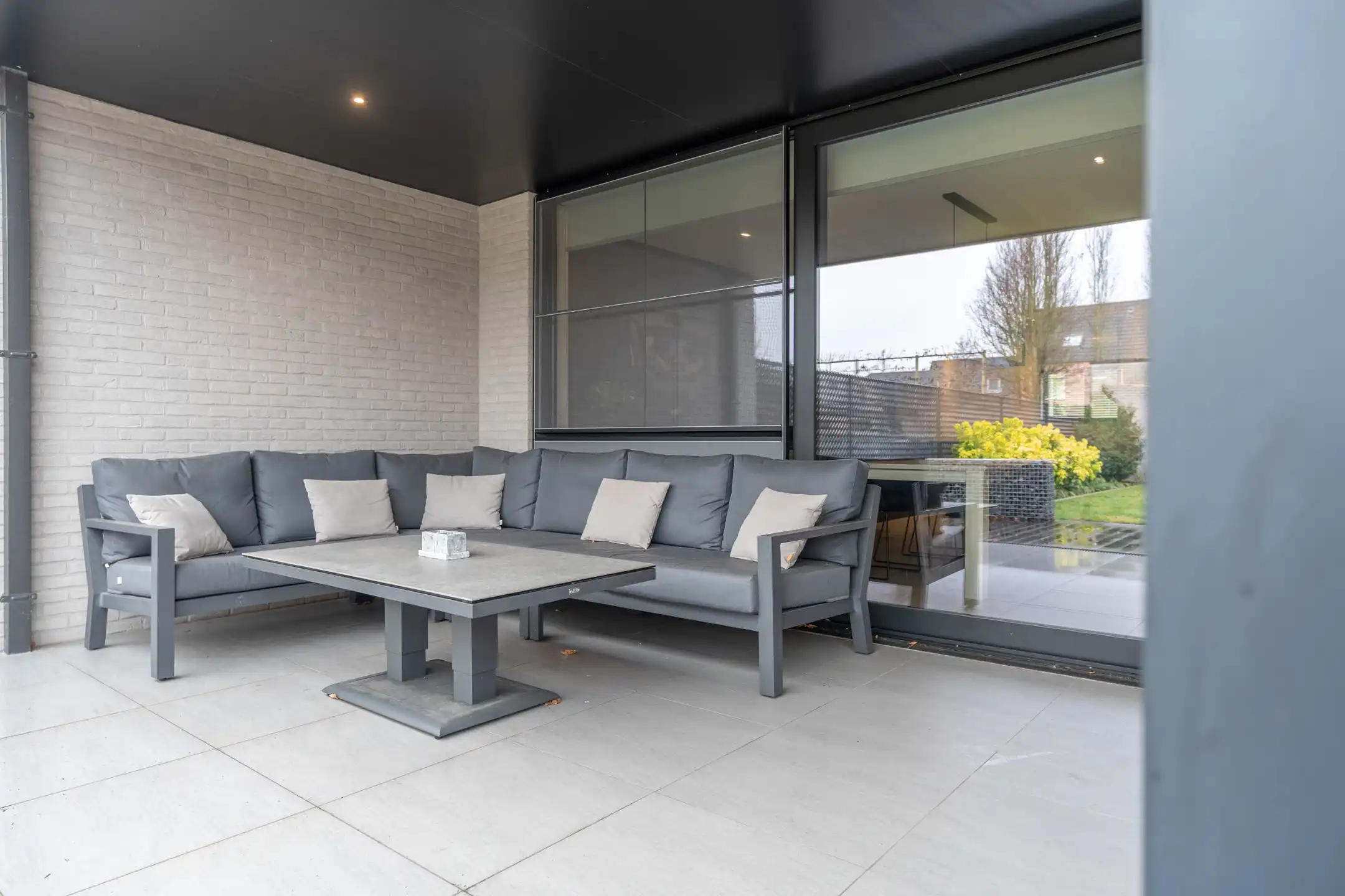 Ruime moderne woning met garage en tuin nabij het centrum van Turnhout. foto 22