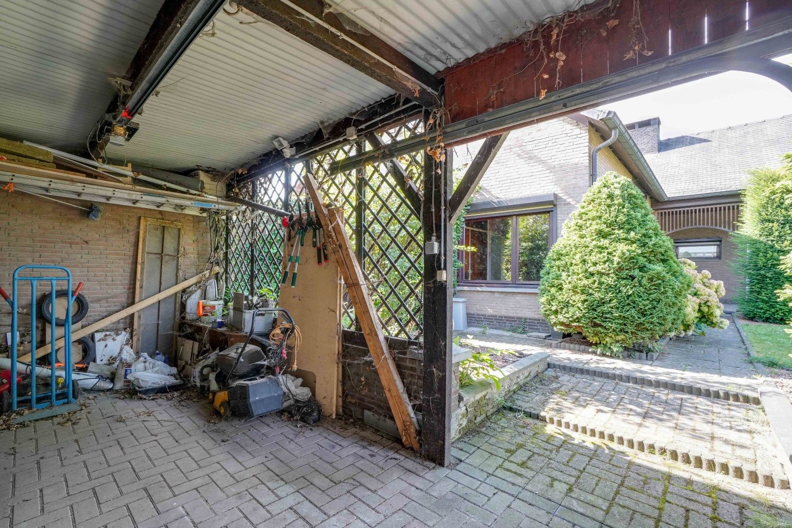 IN OPTIE ! TE RENOVEREN GEZINSWONING MET EEN BEWOONBARE OPP. VAN 259 M² !  foto 31