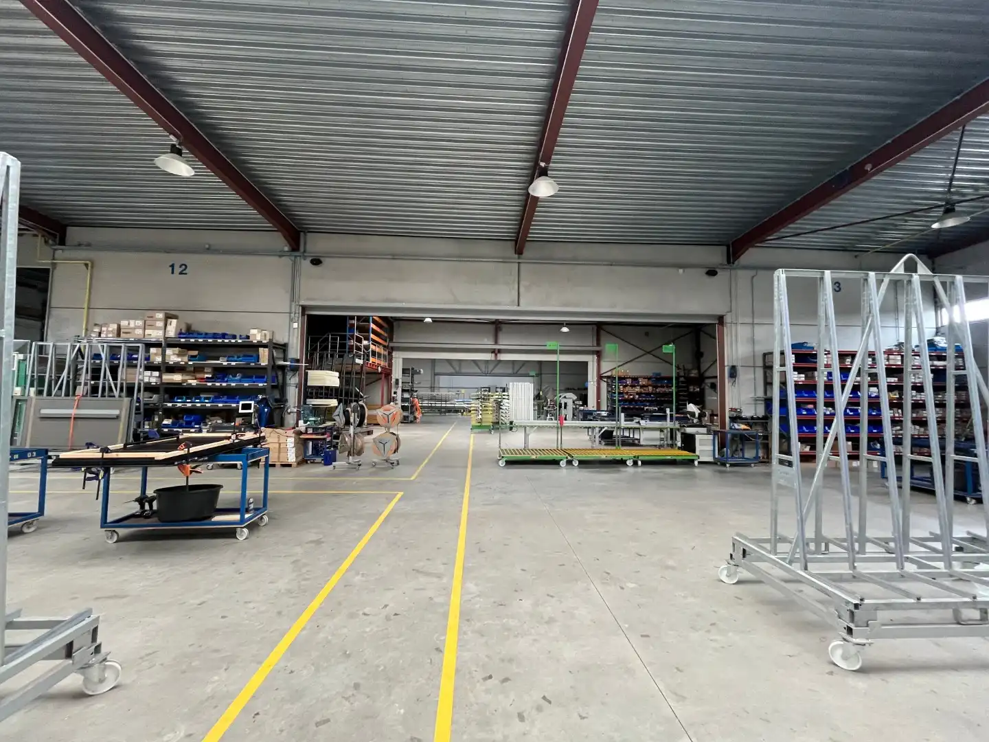 Een welgelegen bedrijfspand (KMO - industrie) van 2.815m² foto 11