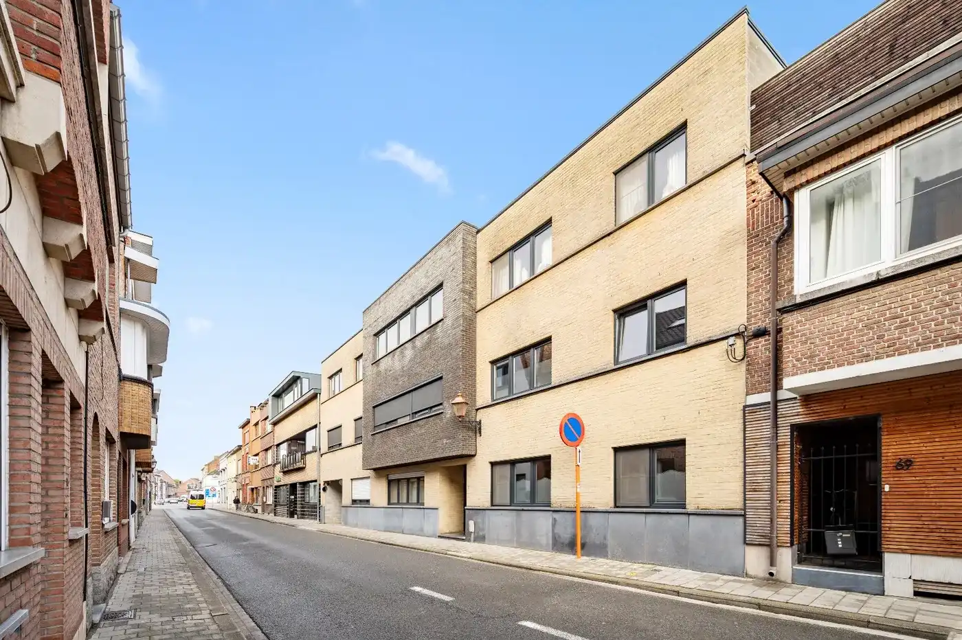 Recent app. met 2 slpks, terras en autostaanplaats foto 15