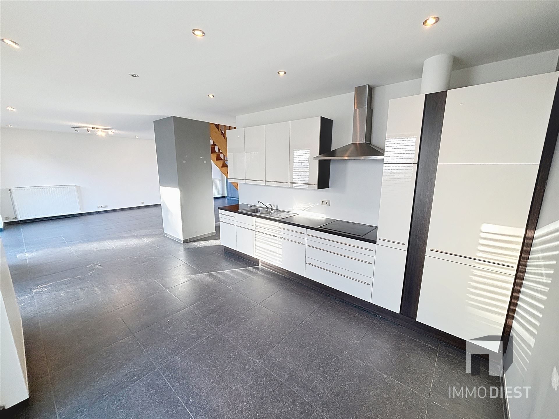 Gezingswoning met 3 slaapkamers en tuintje foto 6