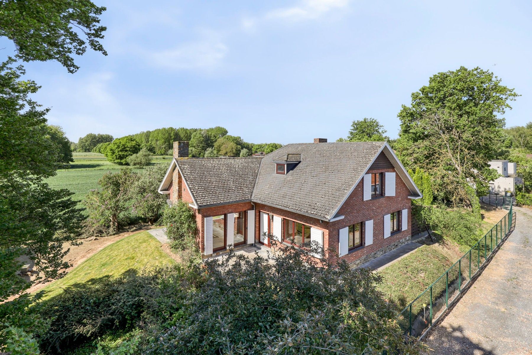 Hoofdfoto van de publicatie: Woning met uniek zicht gelegen midden in de natuur.
