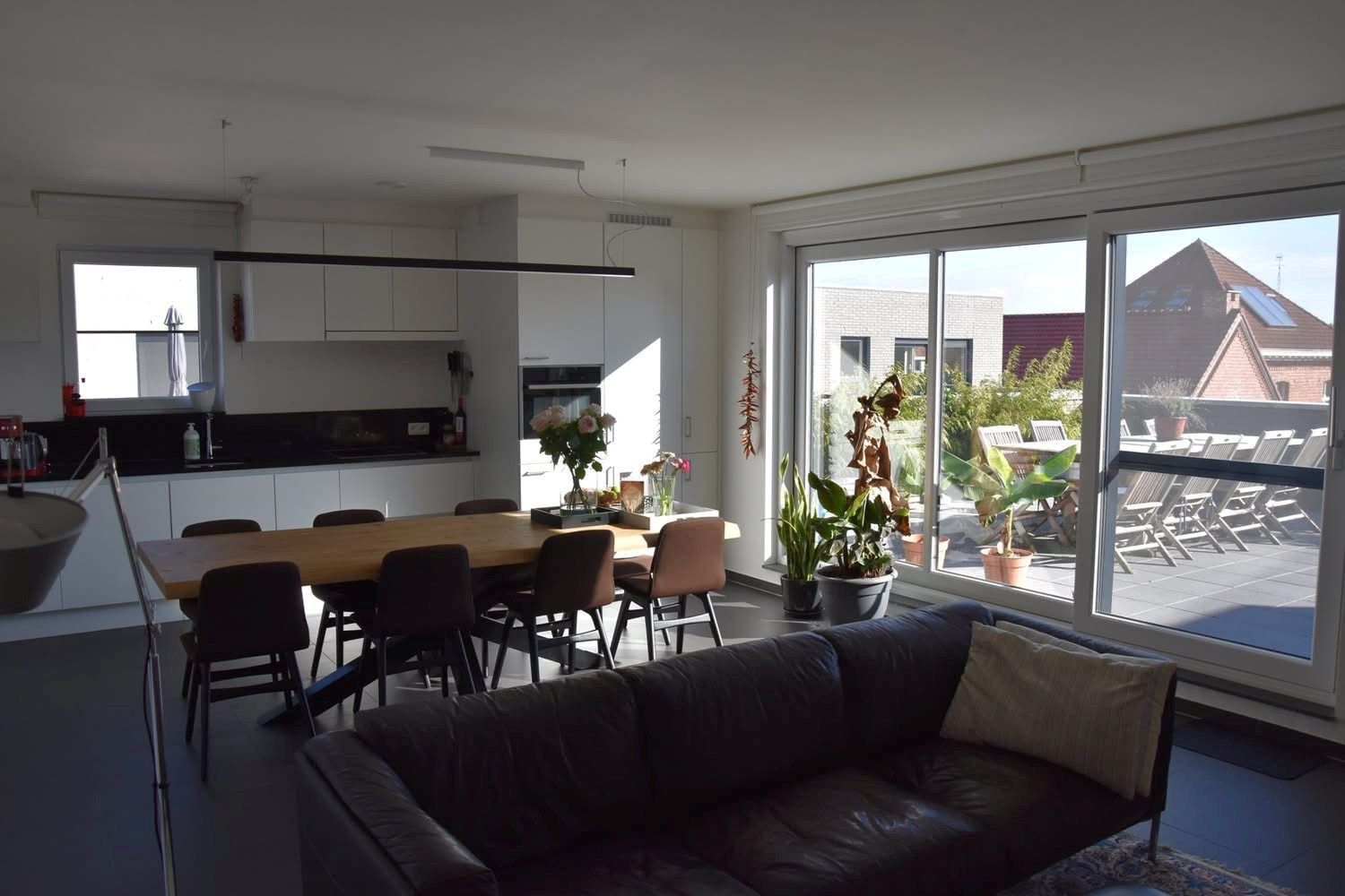 Appartement met 2 slpks en ruim terras, rustig gelegen in Achterbos centrum ! foto 2