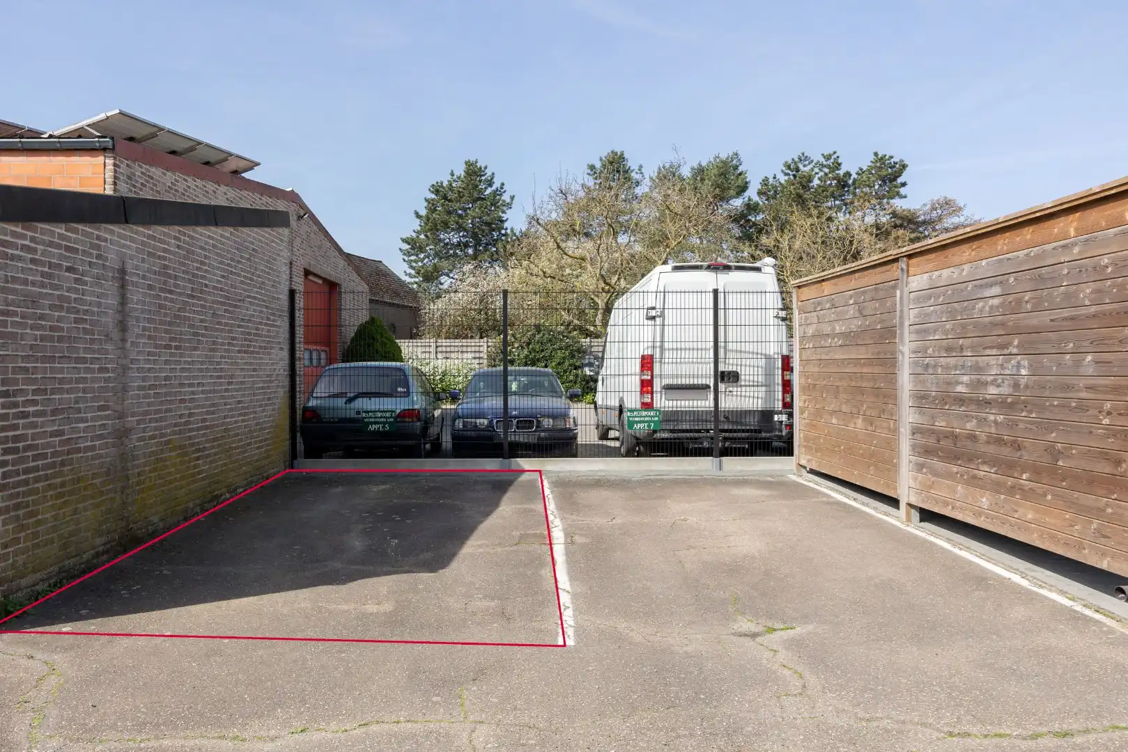 Instapklaar appartement te koop! foto 26