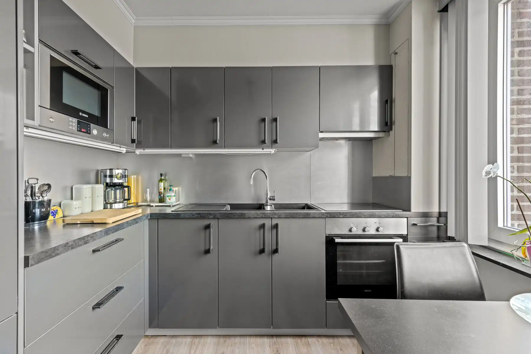 Handelsruimte met appartement op strategische ligging foto 8