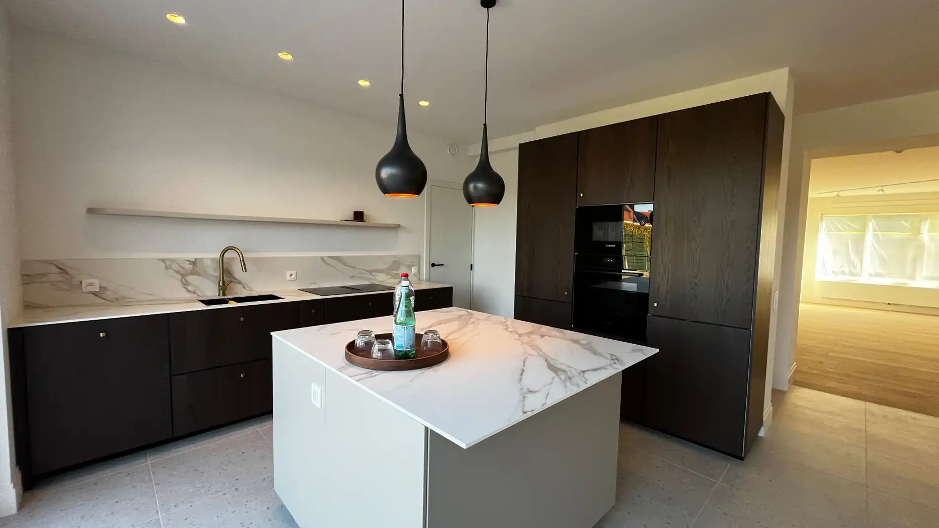 Luxe woning met 5 kamers, grote garage, grote uitbouw en een aangename tuin foto 5