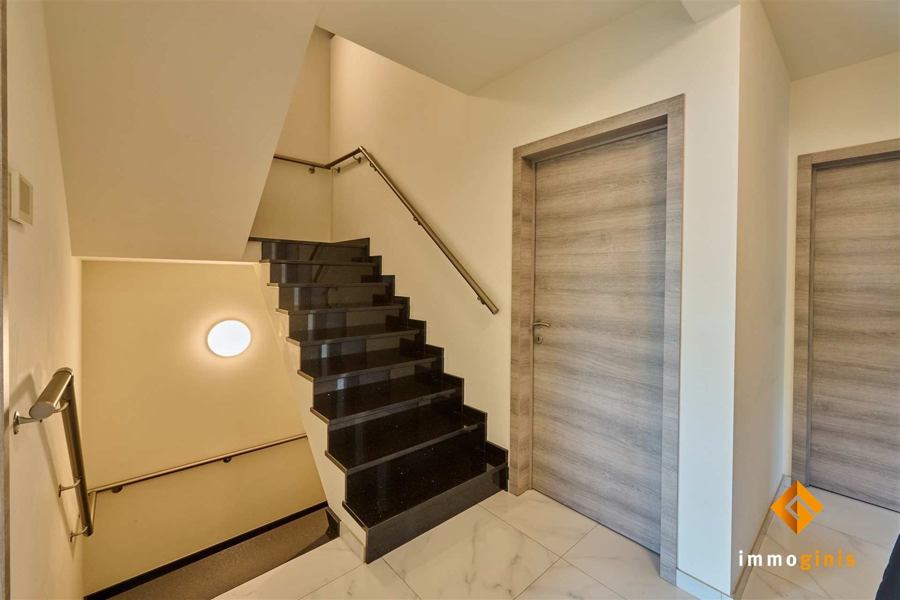 Zéér ruime (289 m²), energiezuinige woning met 5 (mogelijk 7) slpks! foto 16