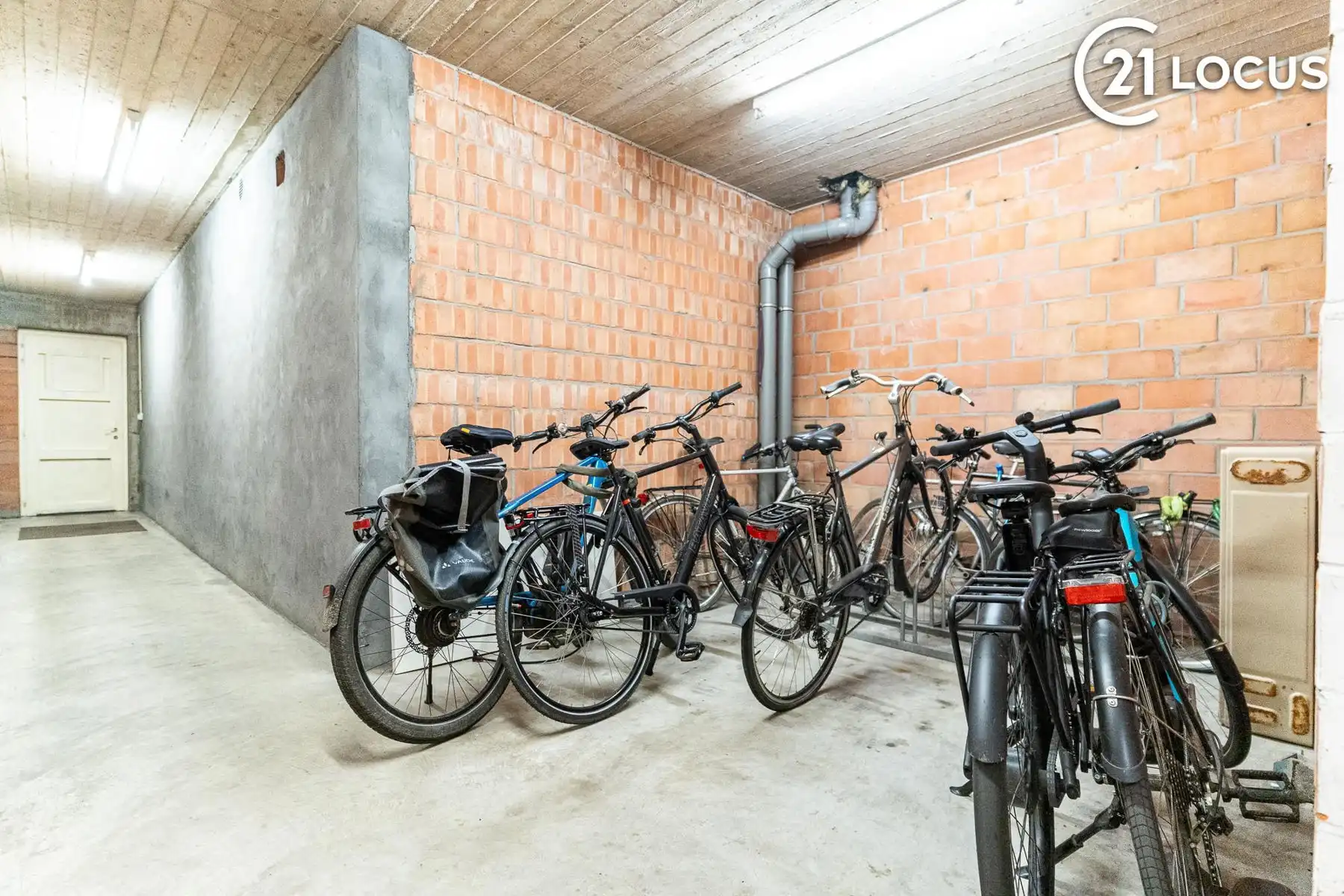 Stijlvol 2-slaapkamer appartement met balkons en airco in Beveren foto 12