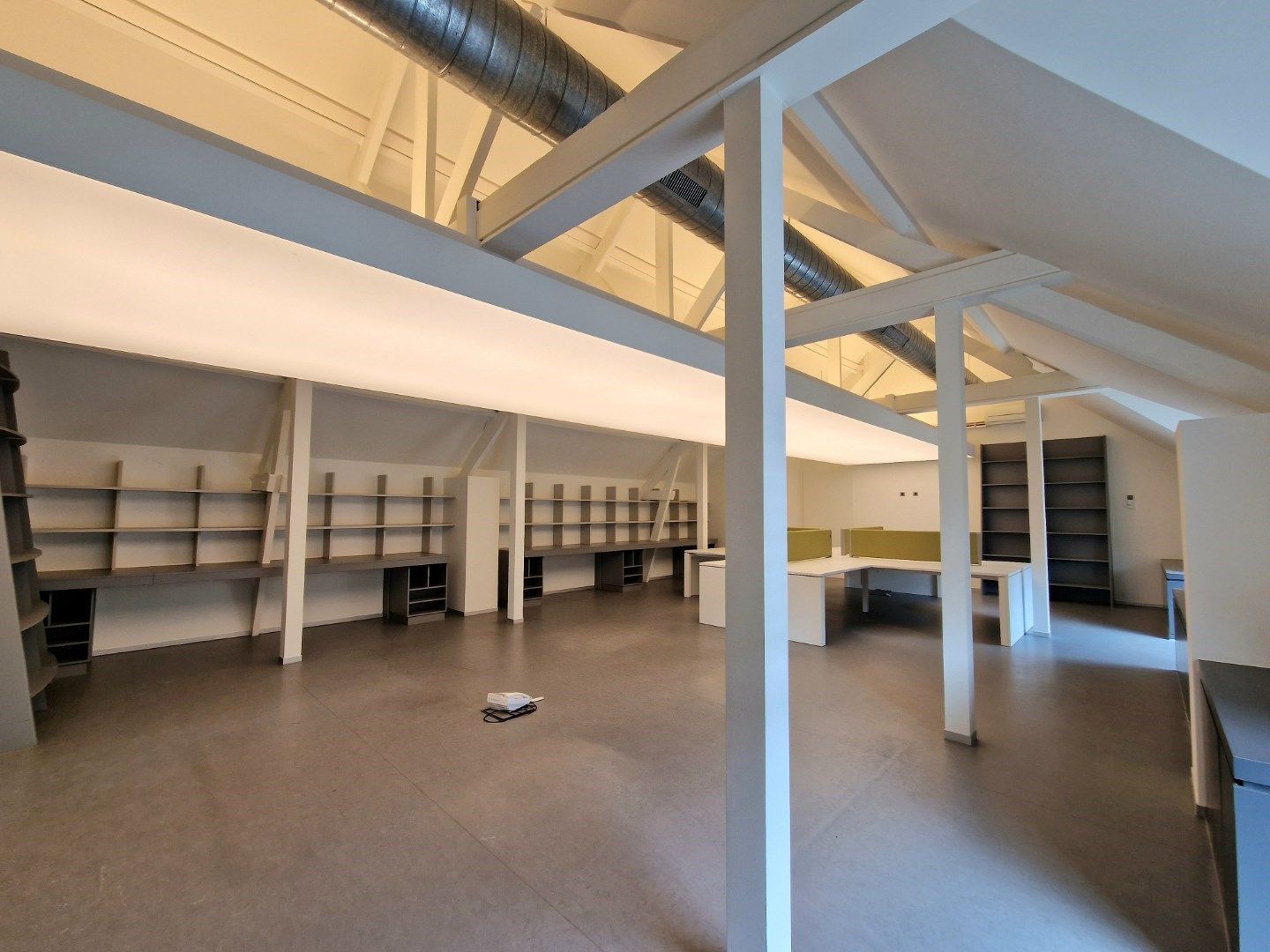 Uniek karaktervol eigendom te centrum Ieper foto 23
