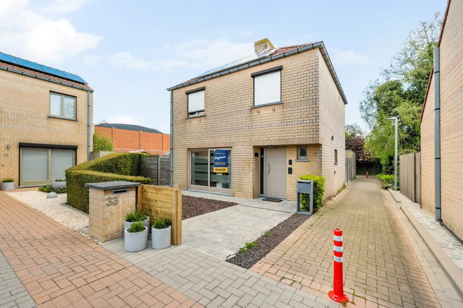 Vrijstaande woning met 3 slaapkamers, verzorgde tuin en garage in Ledegem foto {{pictureIndex}}