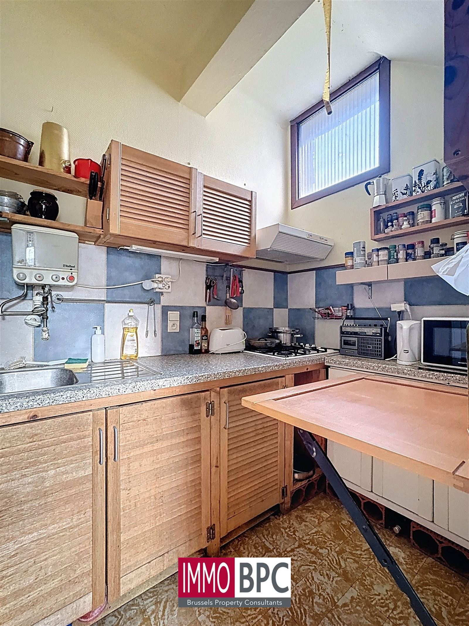 Kleine charmante achterwoning met tuin en dubbele garage te renoveren  foto 10