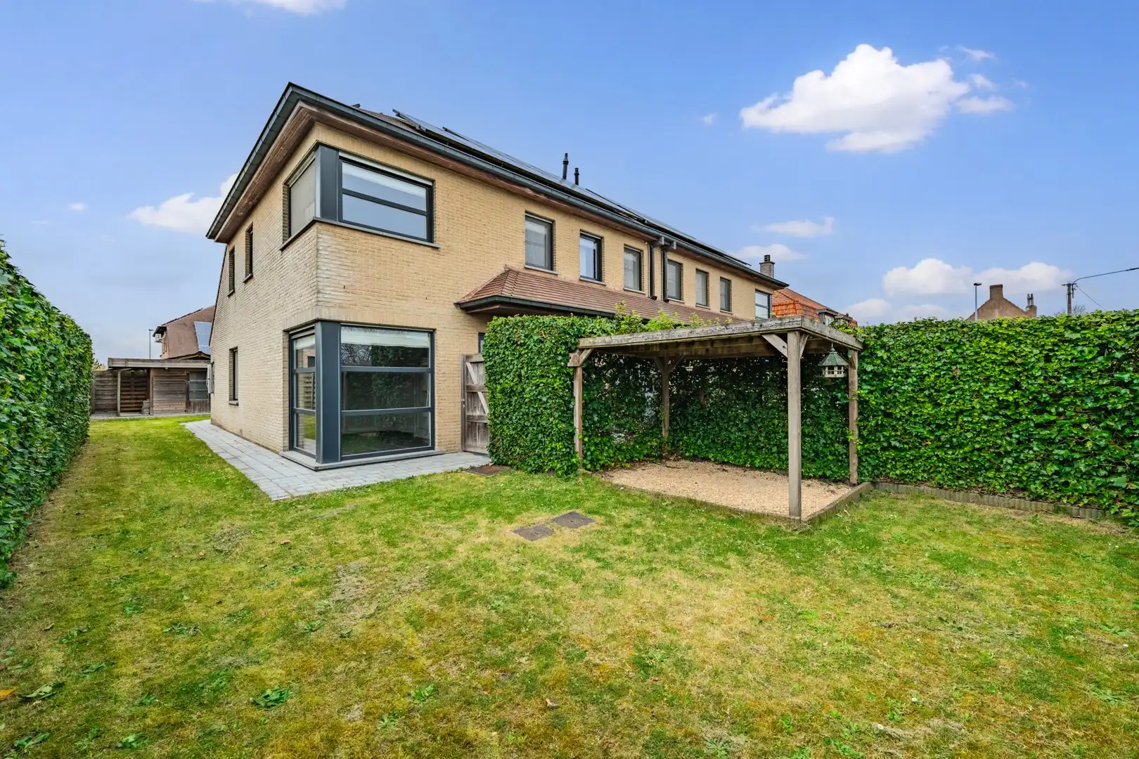 Ruime instapklare gezinswoning met zonnige tuin foto 2