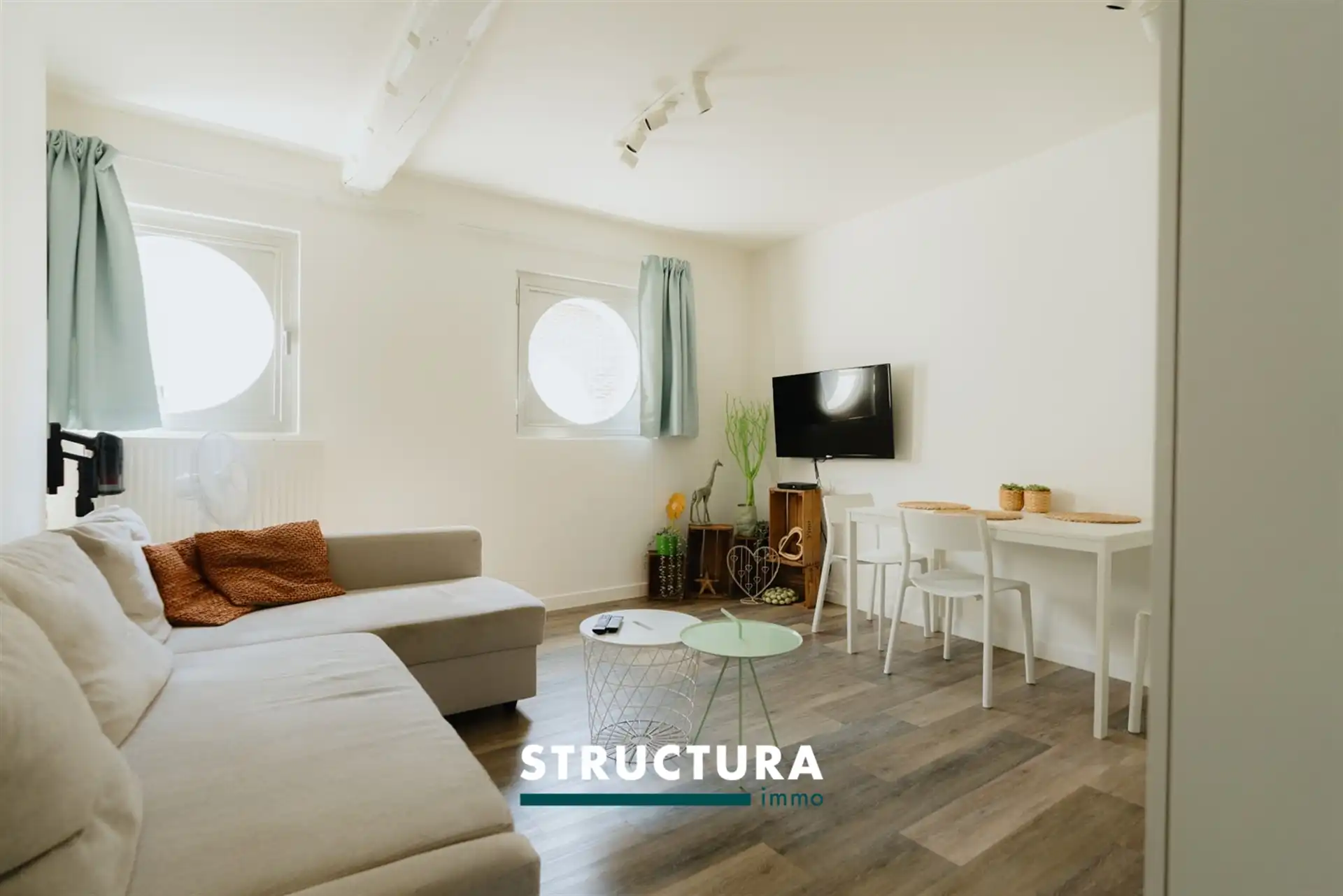 Bemeubelde studio op centrale ligging foto 2