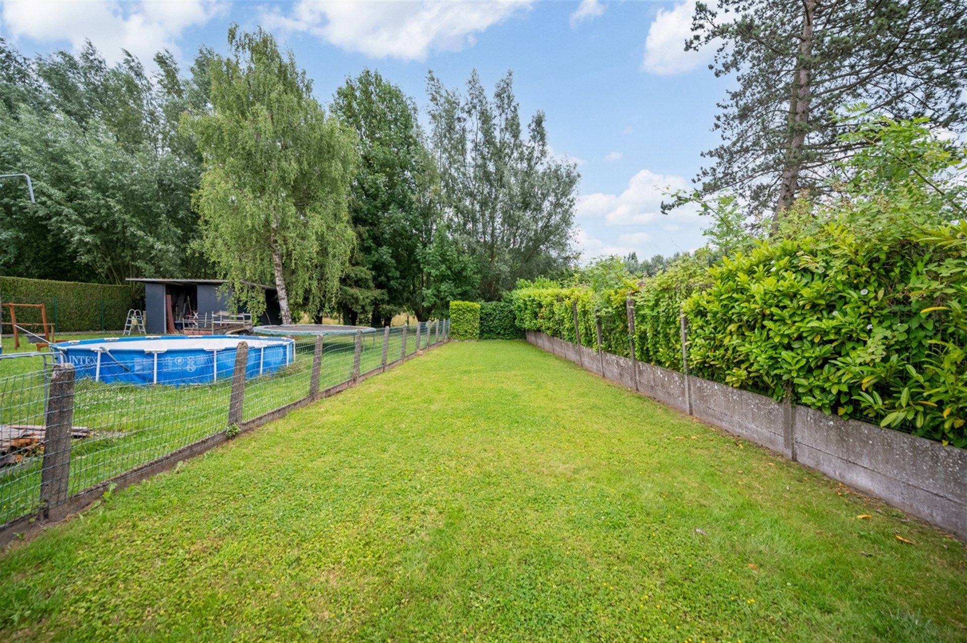Ruime halfopen bebouwing met 4 slaapkamers, grote tuin en dubbele garage foto 19