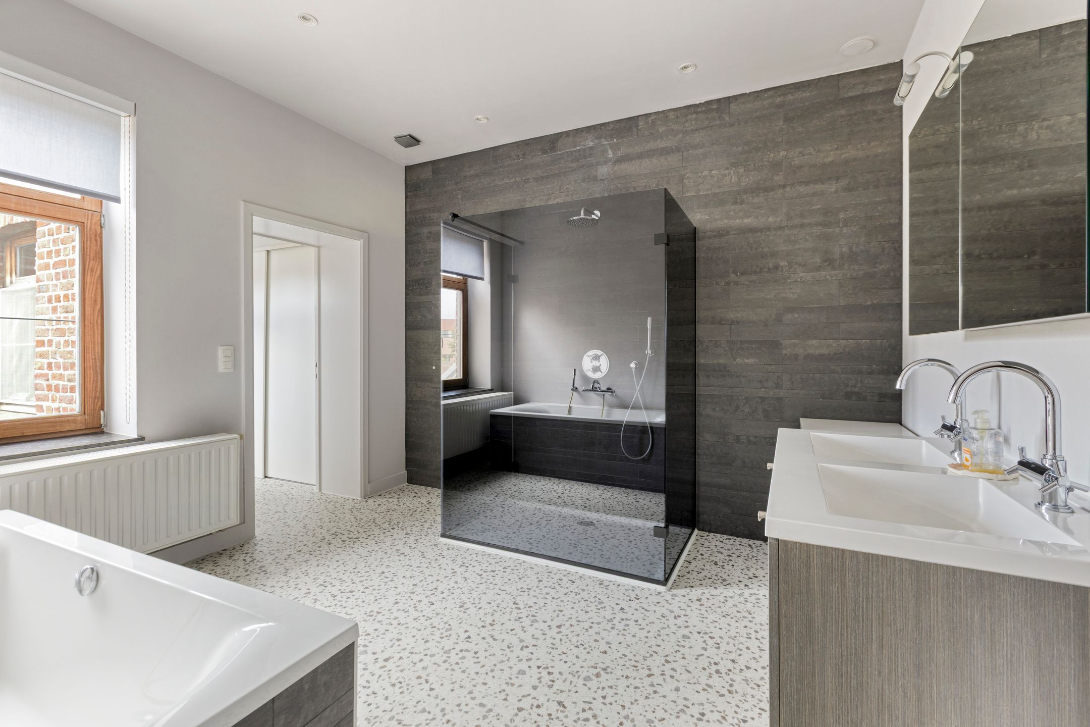 Gerenoveerde herenwoning met garage foto 16