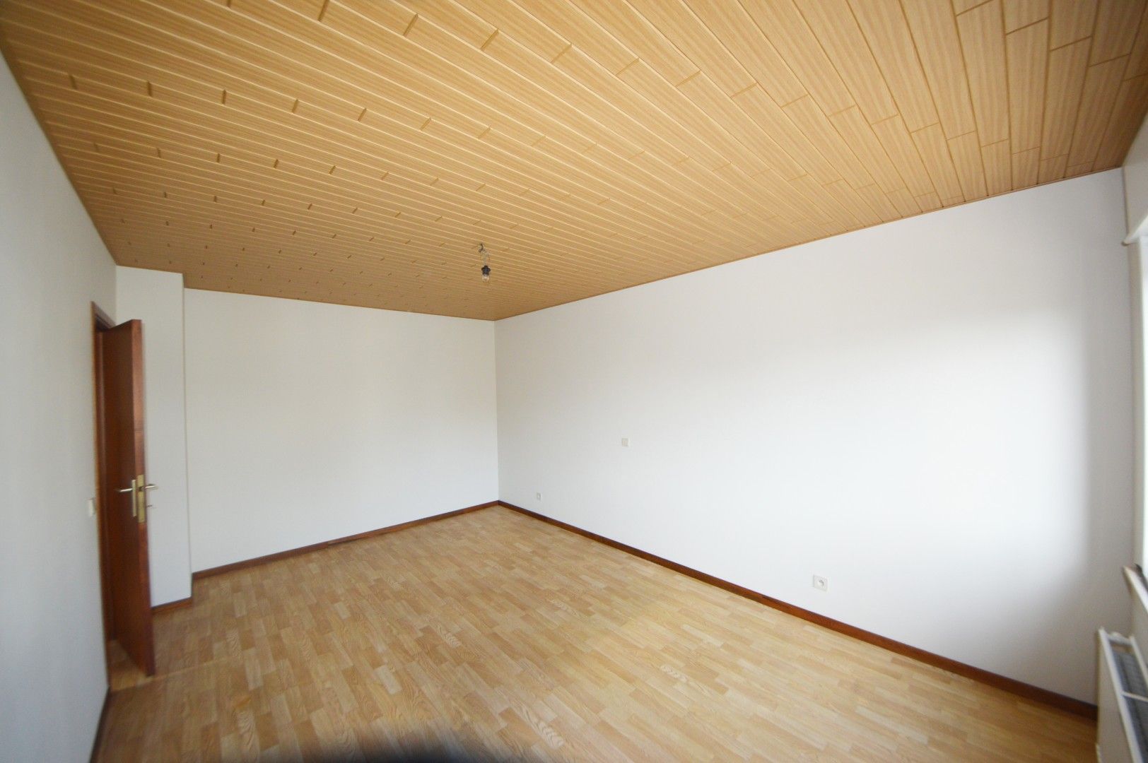 GERENOVEERDE WONING DUBBELE GARAGE EN TUIN foto 19