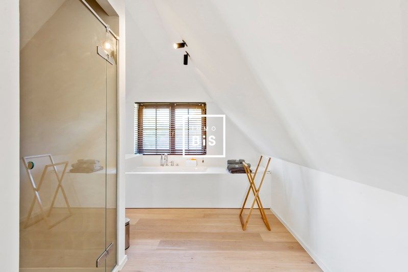 Exclusieve instapklare villa in het Zoute met zonnige tuin foto 25