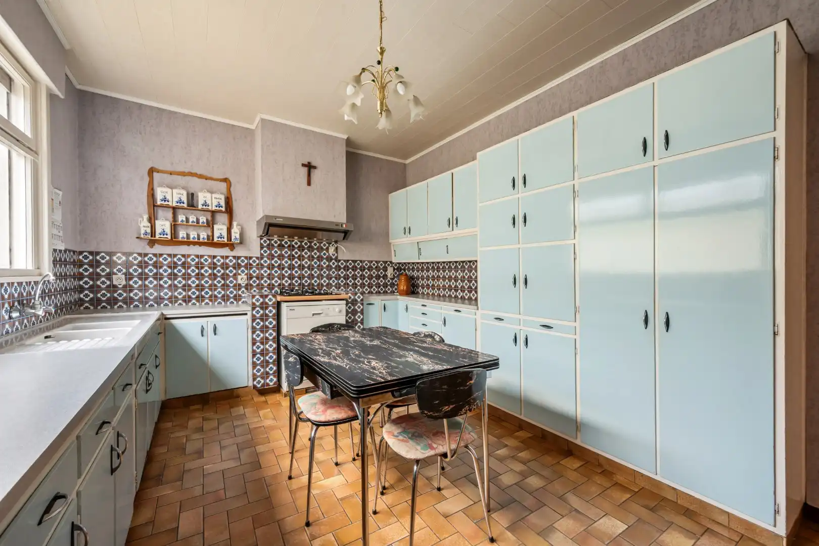 Verzorgde woning met 3, mogelijks 5 slaapkamers, garage en zonnige tuin in Geluwe foto 8