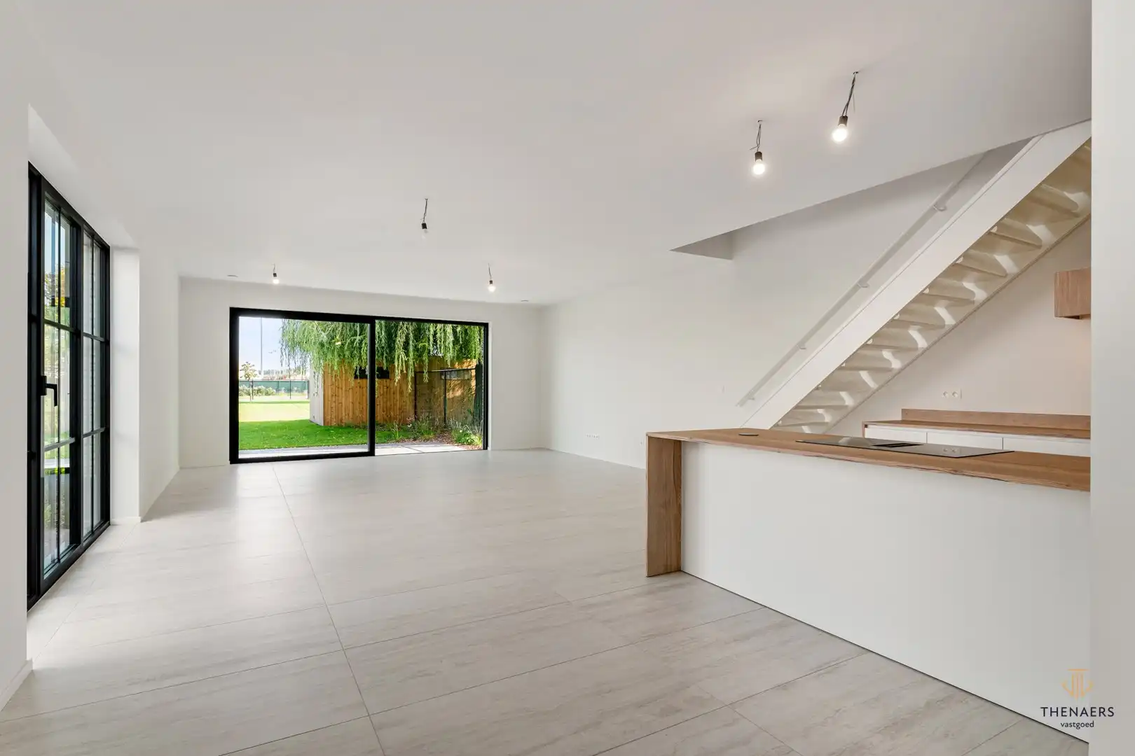 LOT 5 - Instapklare "luxe" en "energiezuinige" nieuwbouwwoning met 4 slaapkamers en 2 badkamers. foto 3