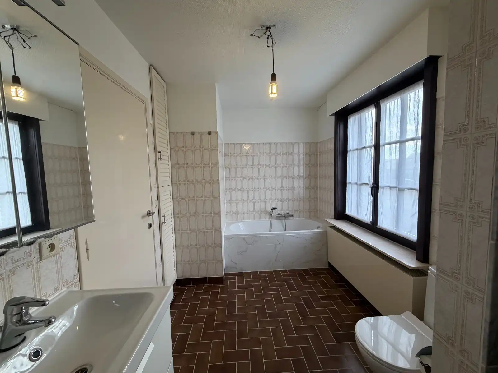 Ruime halfopen woning met 3 slaapkamers, garage en zonnige tuin in het centrum van Deinze foto 13