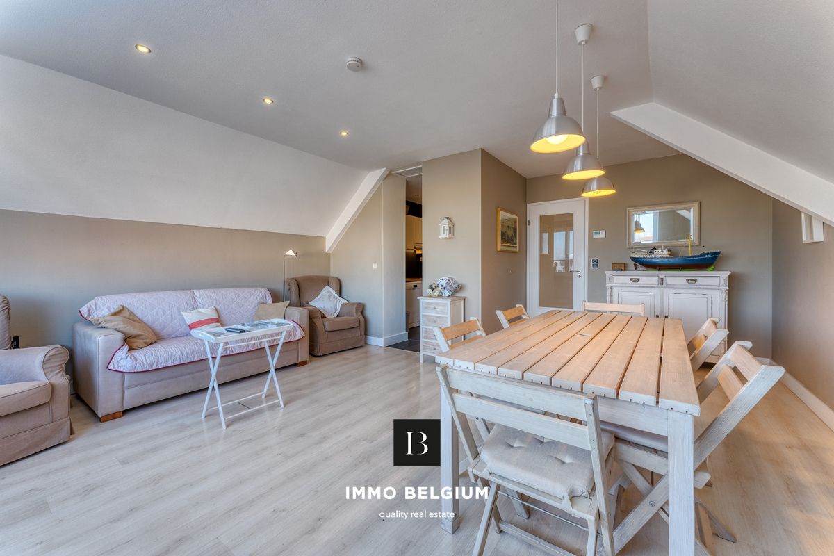 Lichtrijk appartement met parking nabij het strand foto 4