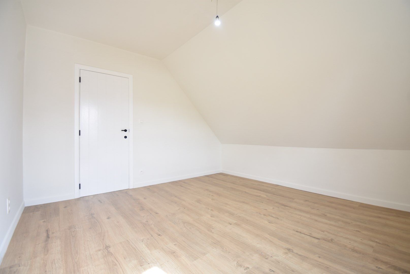 Gerenoveerde en smaakvol afgewerkte woning te Hoeselt  foto 24
