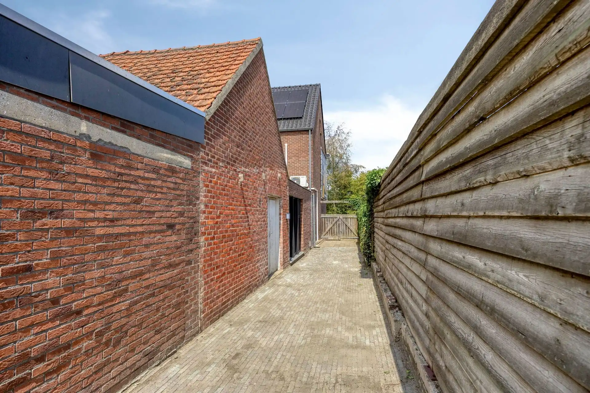 Vrijstaande gezinswoning nabij de grens van Nederland! foto 37