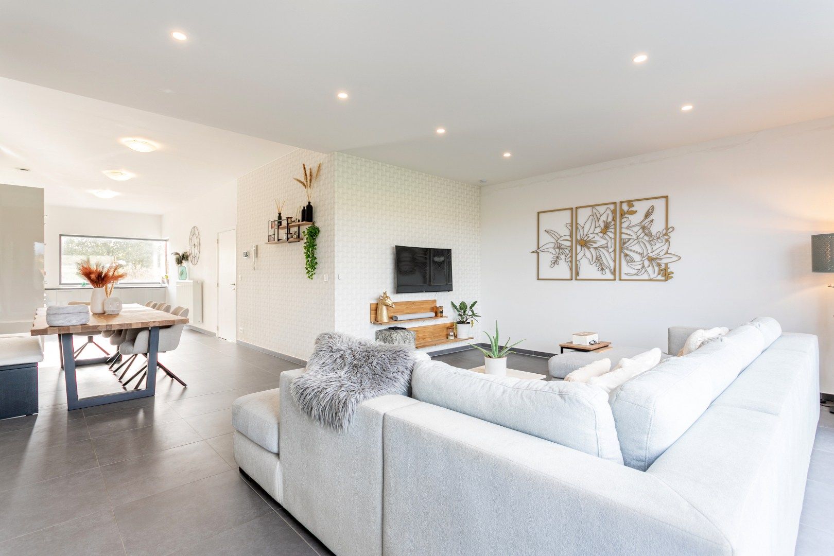 Instapklare woning met 4 slpk, tuin en parking foto 6