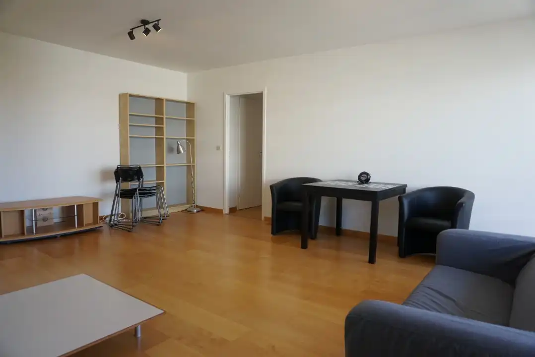 Deels gemeubeld appartement met garagebox en kelder foto 5