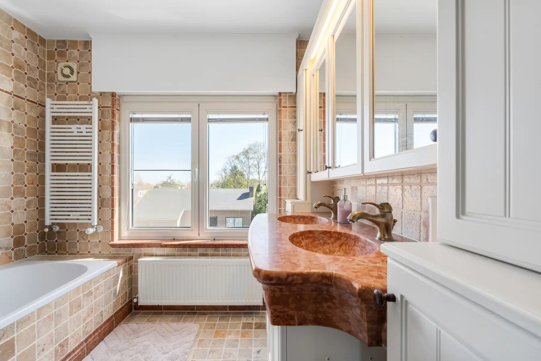 Instapklare woning met garage en tuin foto 10