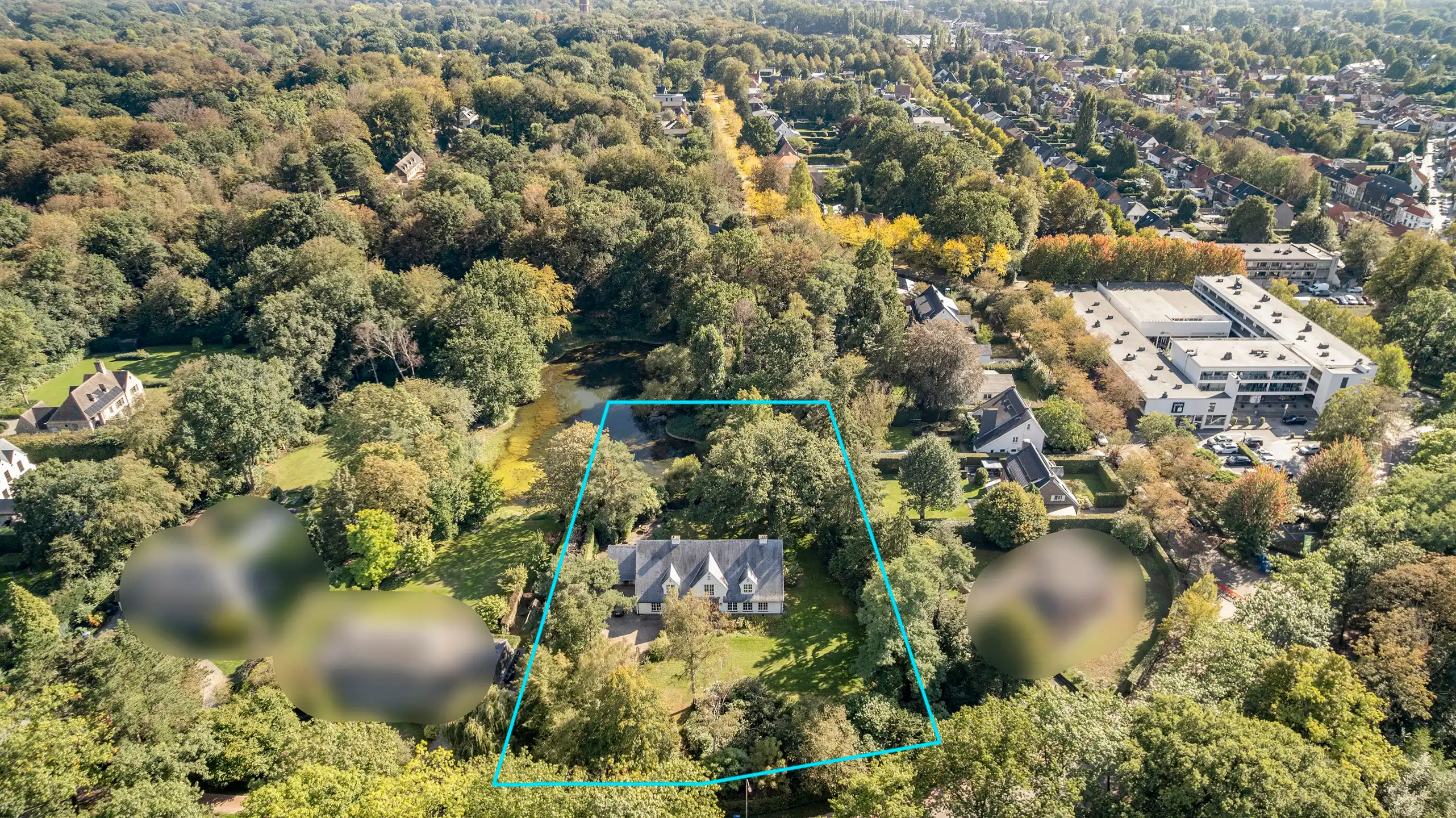 In Vriesdonk, statige villa met parktuin en prachtige gemeenschappelijke vijver waardoor men een weids uitzicht heeft. foto 32
