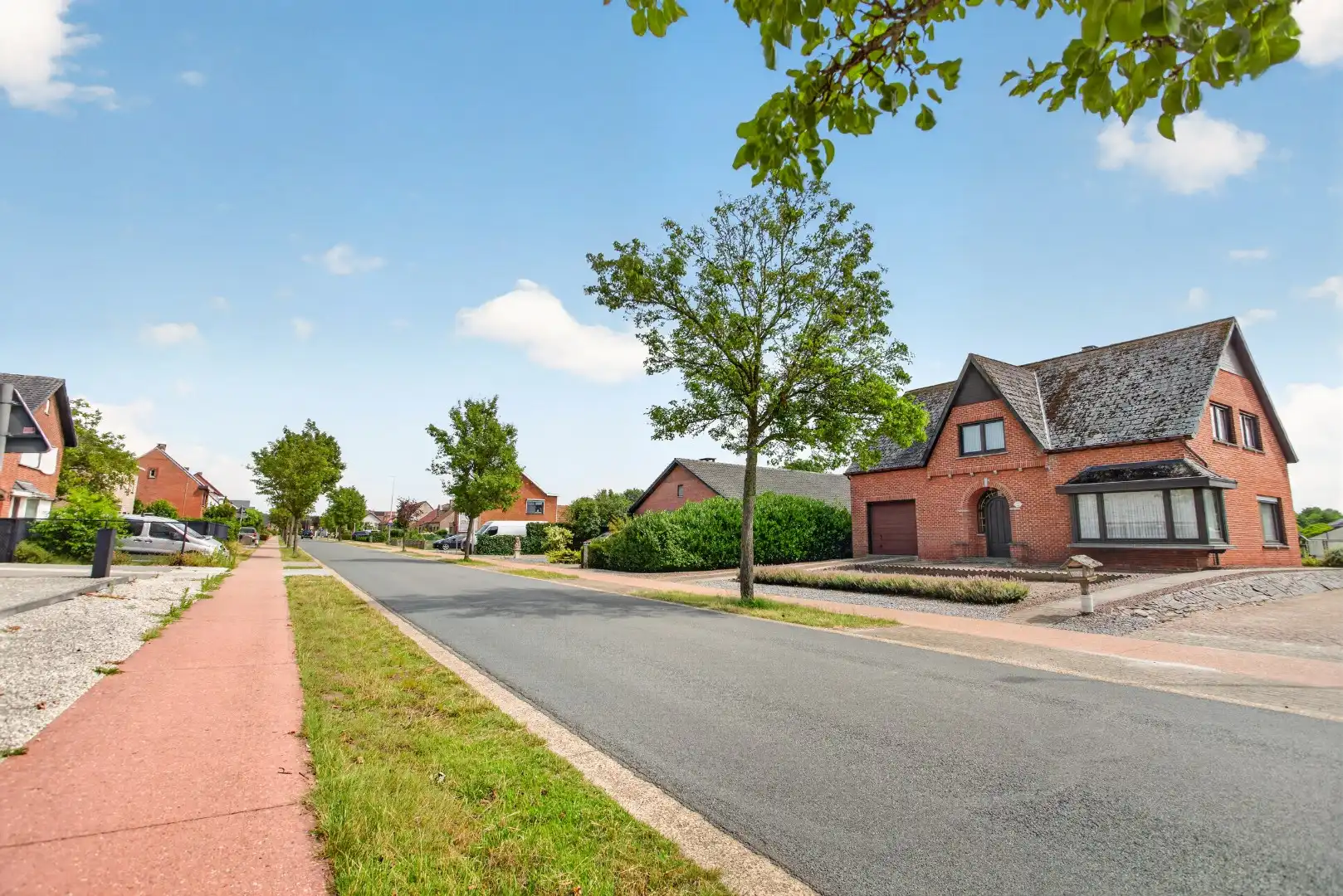 Ruime gezinswoning met 5 slaapkamers op een perceel van 23a 36ca foto 2