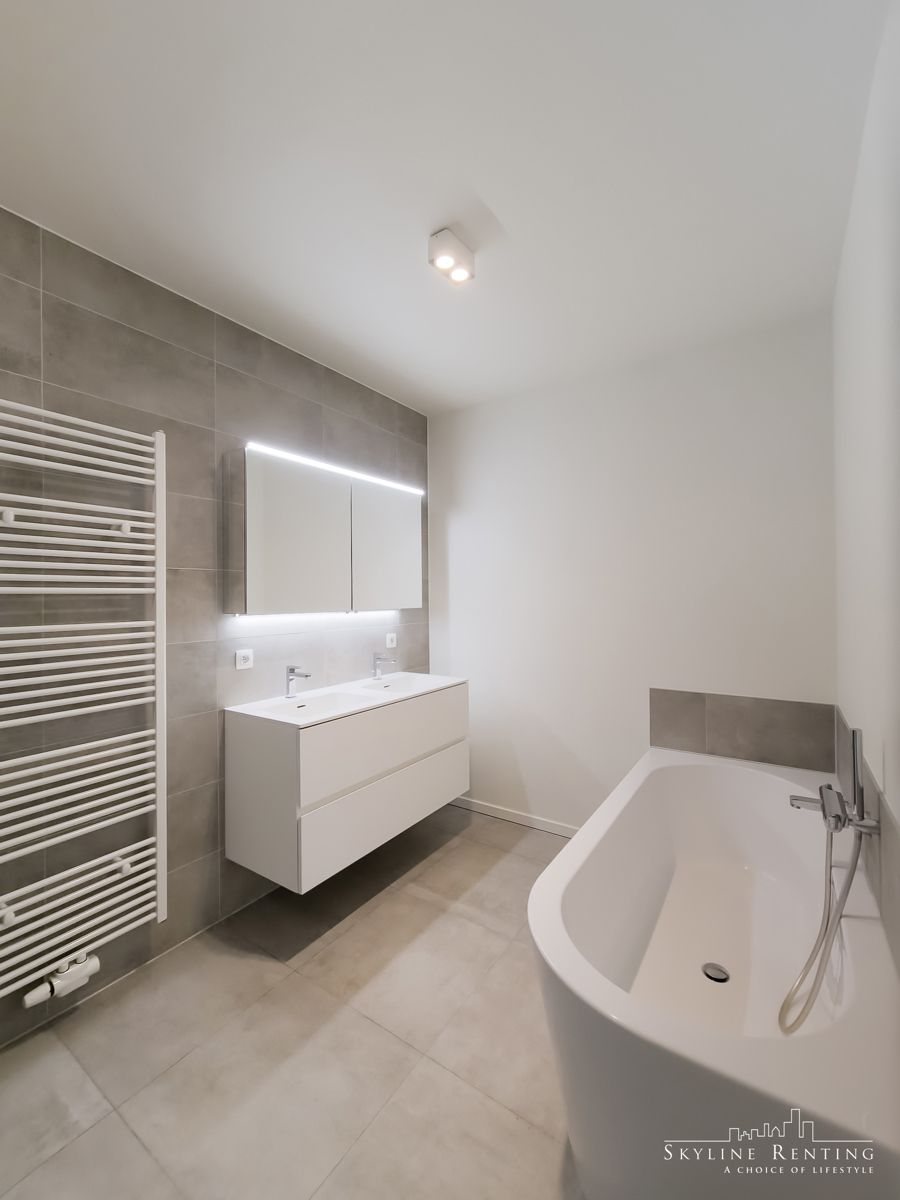 Lichtrijk 2 slpk app. met groot terras en zicht op park foto 13