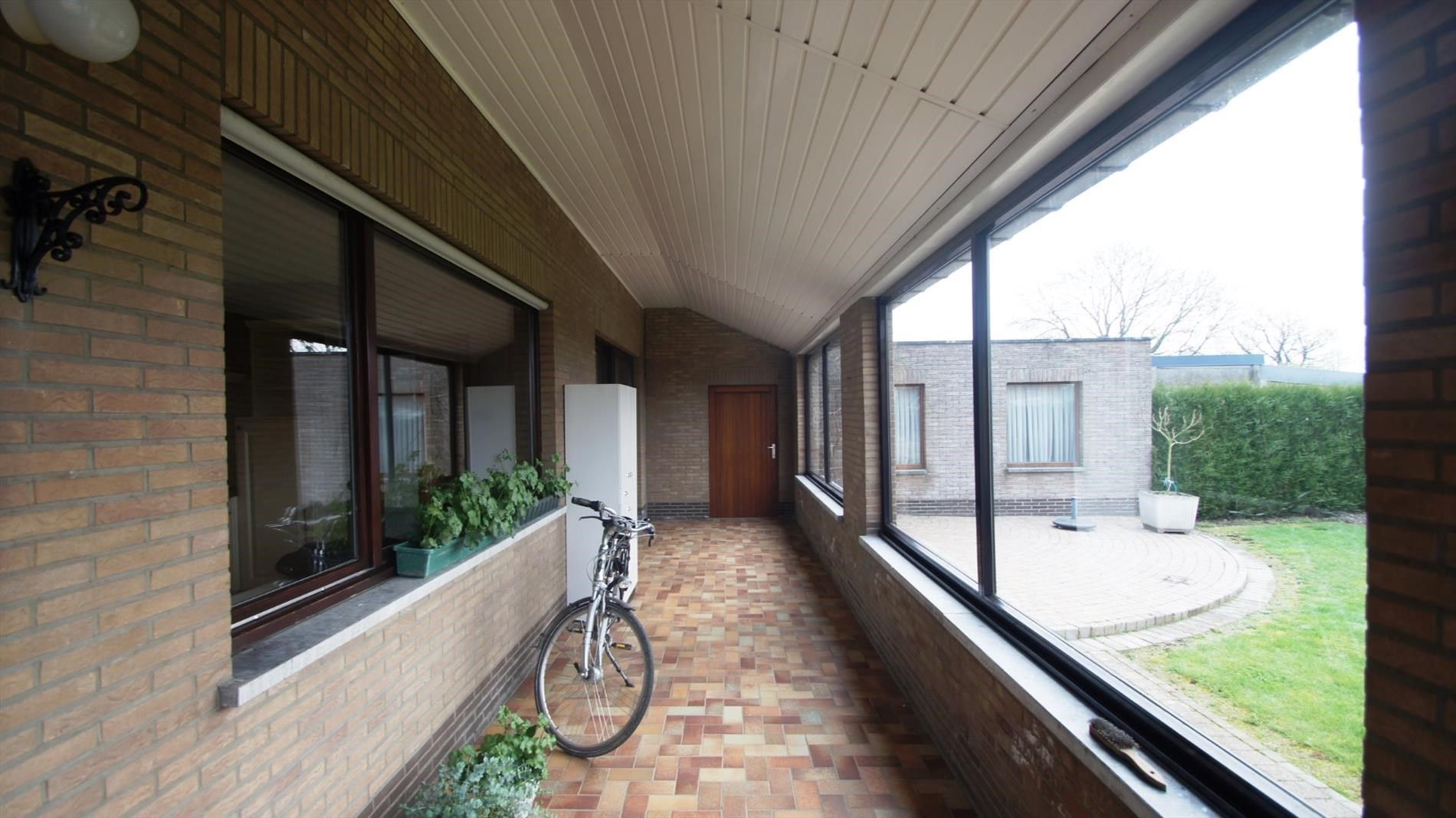 Ruime woning met 2 slpks en mooie tuin foto 5