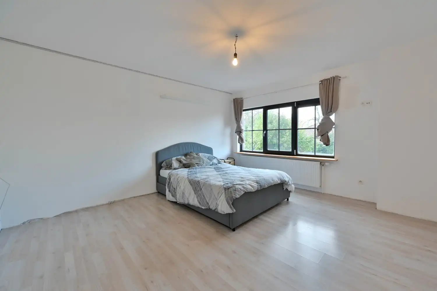 Prachtig gerenoveerde villa woning, gelegen in een rustige straat met bijgebouw 500m² foto 17