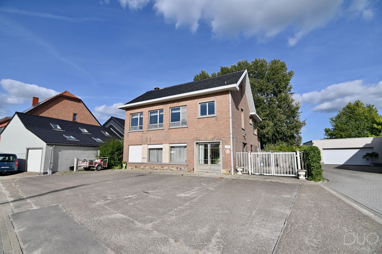 Ruim pand – makkelijk op te delen in 2 appartementen en grote tuin in het centrum van Zepperen