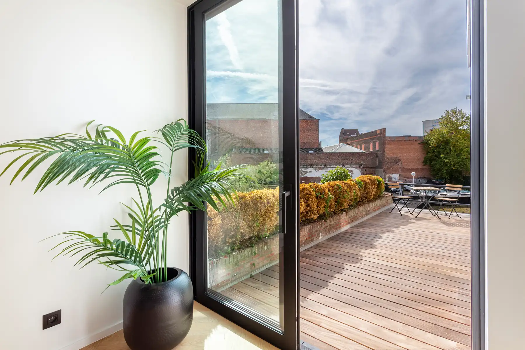 Totaalrenovatie 2 slaapkamers en toffe buitenruimte foto 4