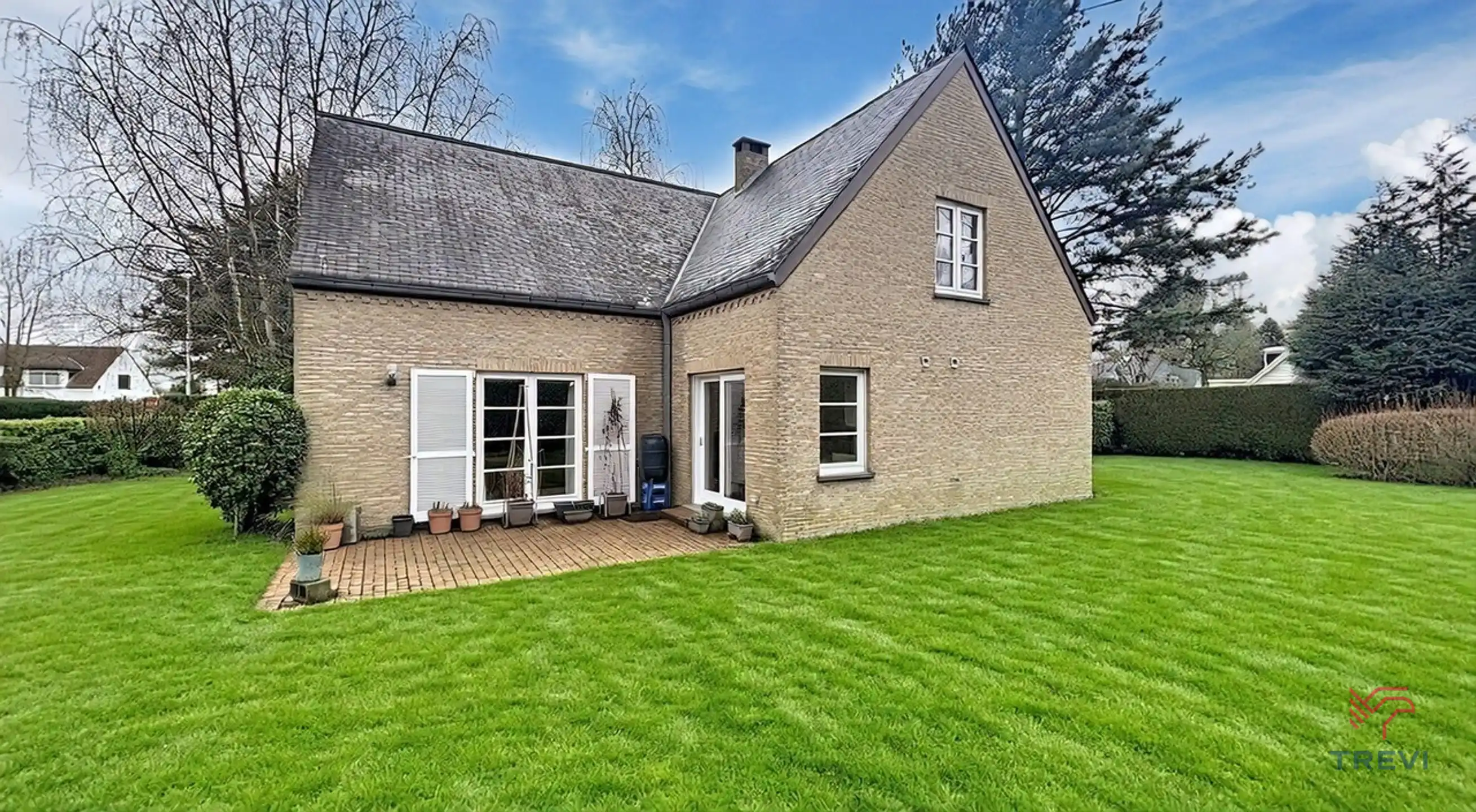  RSG, VILLA MET 3 SLAAPKAMERS IN EEN GROENE OMGEVING foto {{pictureIndex}}